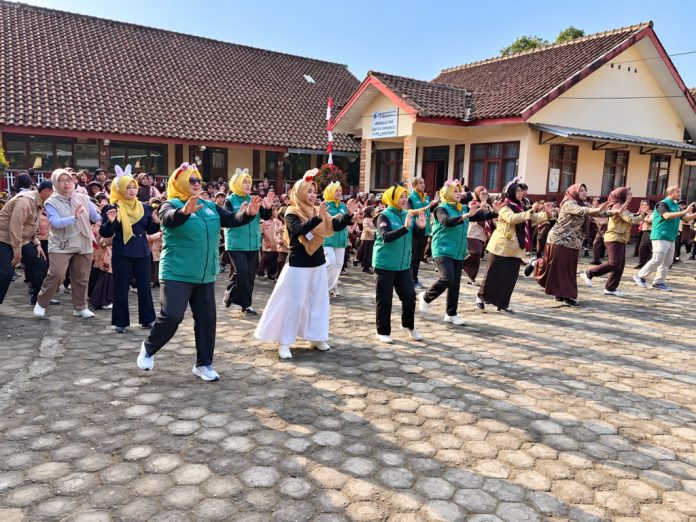 Peringati Hari Kesehatan Gigi, PDGI Kabupaten Garut Sambangi SDN Cikajang 2 dan Kenalkan Program Dokter Gigi Masuk Desa