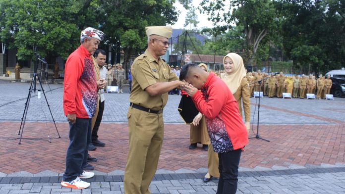 Sekda Nurdin Yana Lepas Enam Atlet Garut Menuju PESONAS II 2026 di Nusa Tenggara Timur