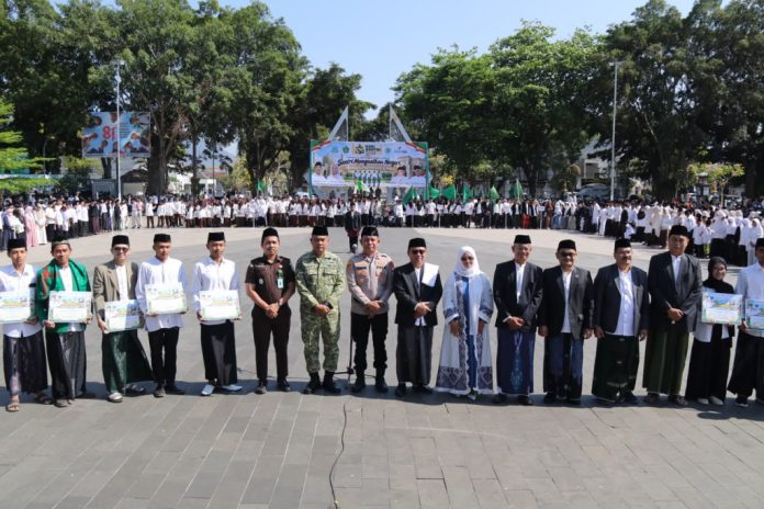 Pemkab Garut Salurkan Dana Hibah untuk Sembilan Pesantren pada Hari Santri Nasional 2026