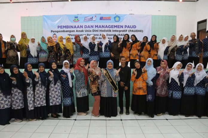 Bunda PAUD Garut Buka Bimtek Penguatan Kelembagaan dan Pengembangan Anak Usia Dini Holistik Integratif
